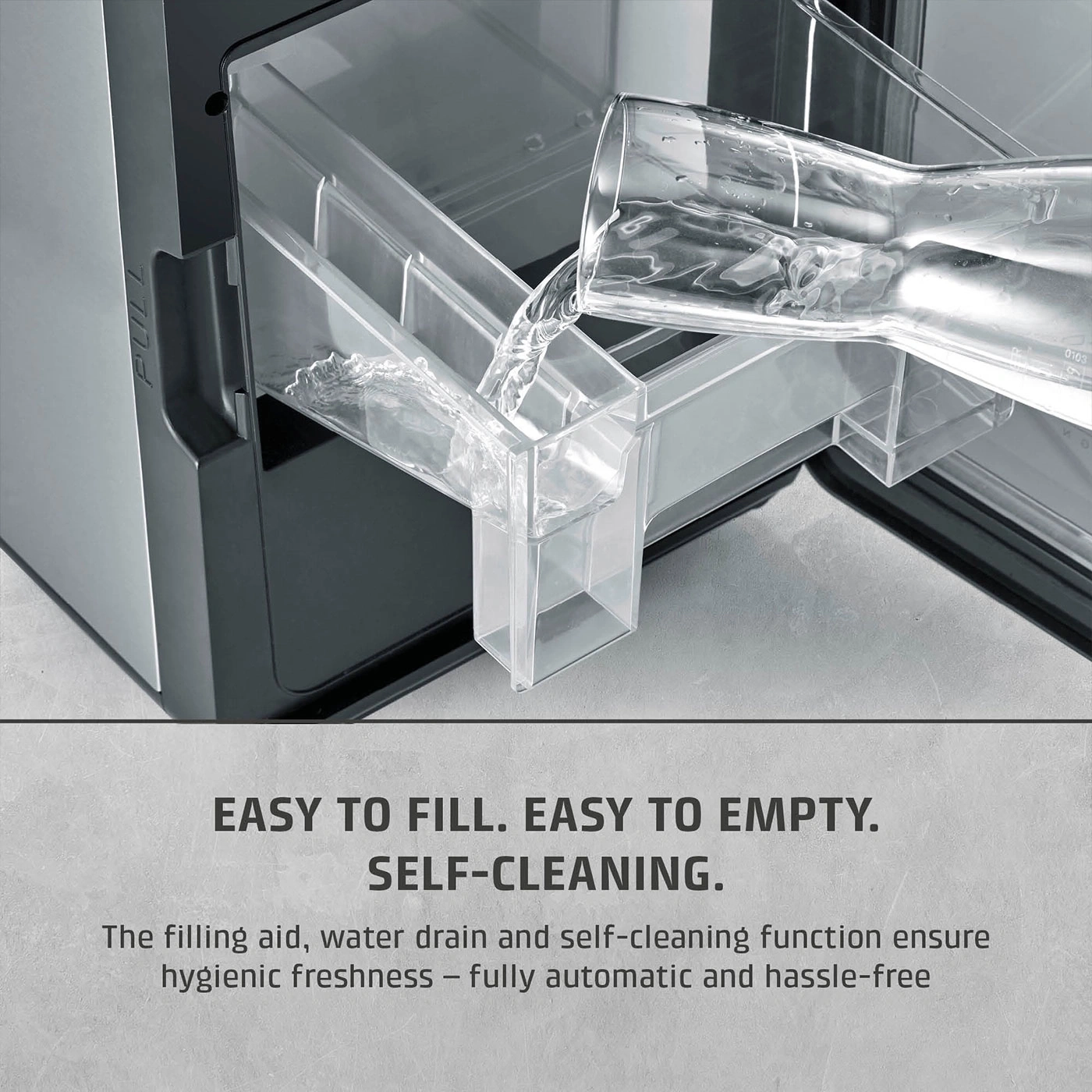 An ice maker with water filling and cleaning instructions in German