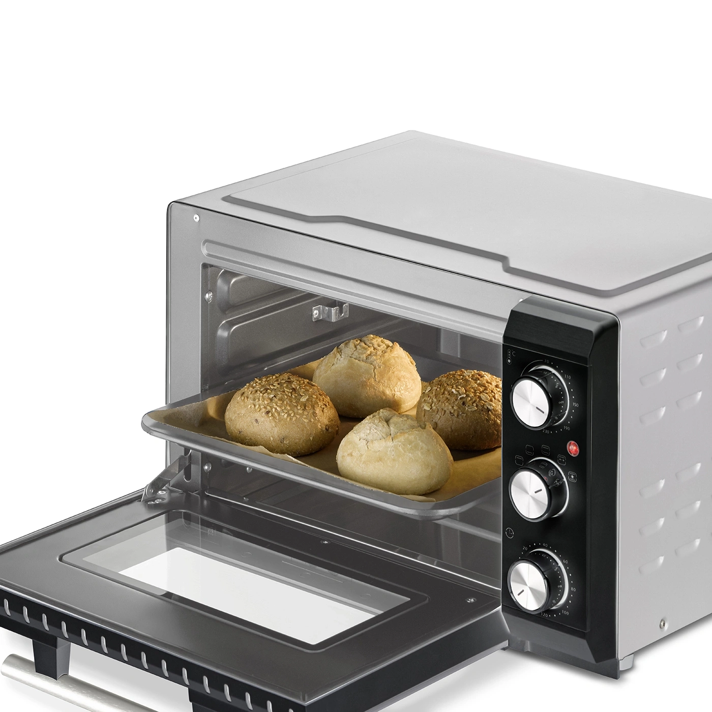 Ein Ofen mit Brot, das gebacken wird. Der Ofen ist offen.